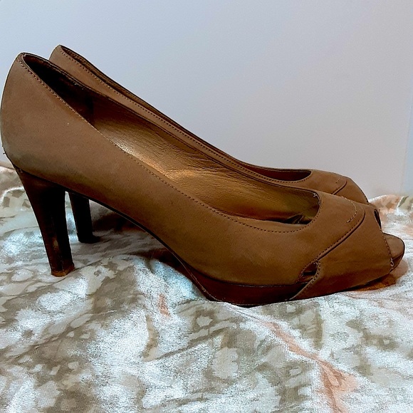 Stuart Weitzman Vintage Open Toe Suede Pump Size 9.5. - Picture 4 of 14